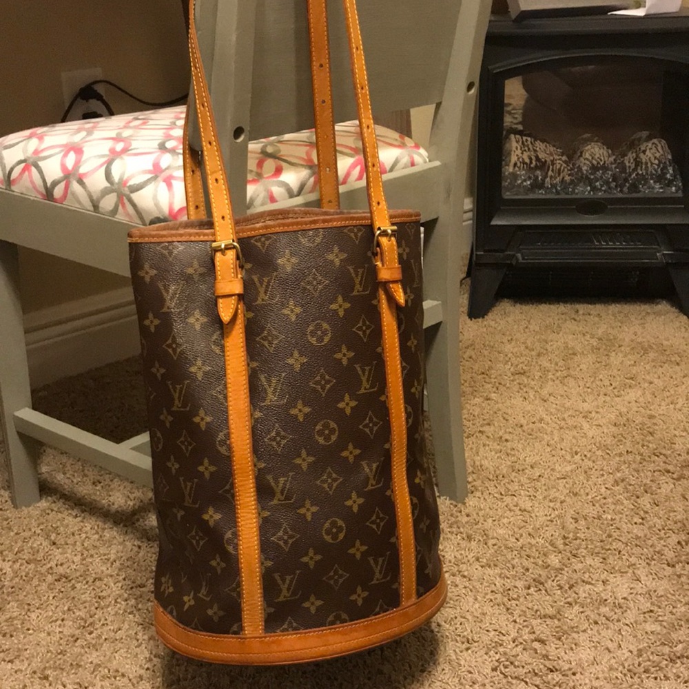 🔥Hot Deal  🔥Authentic Louis Vuitton Bucket GM